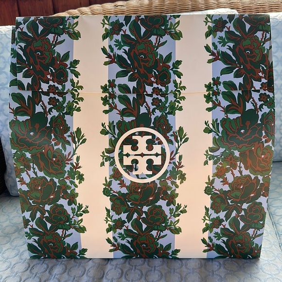 NEW Tory Burch Floral XL Gift Bag Box 2022 Logo Flap Closure - Picture 1 of 7